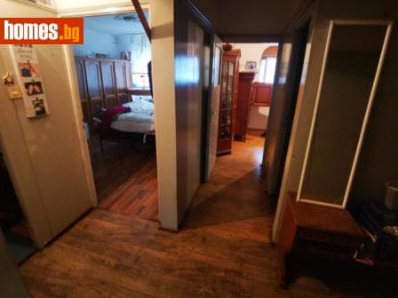 Тристаен, 90m²