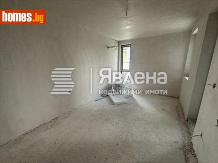 Тристаен, 96m²