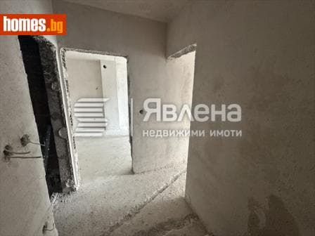 Тристаен, 96m²