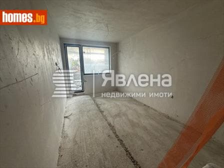 Тристаен, 96m²