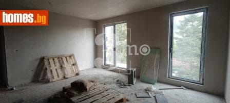 Тристаен, 124m²