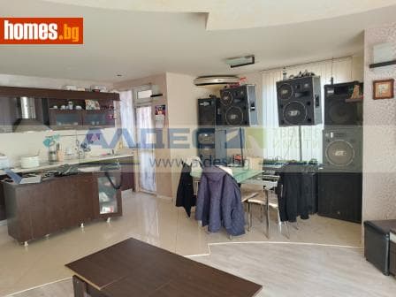 Тристаен, 105m²