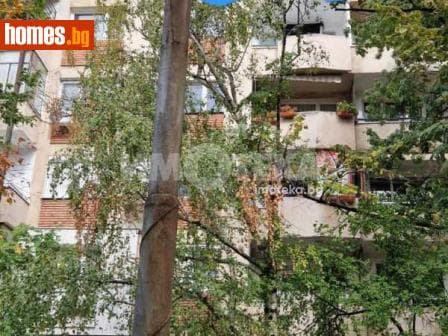 Тристаен, 74m²