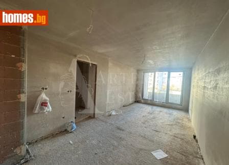 Тристаен, 97m²
