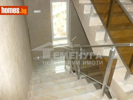 Тристаен, 191m²