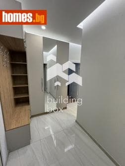 Тристаен, 111m²