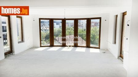 Тристаен, 140m²