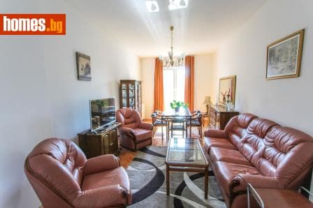Тристаен, 102m²
