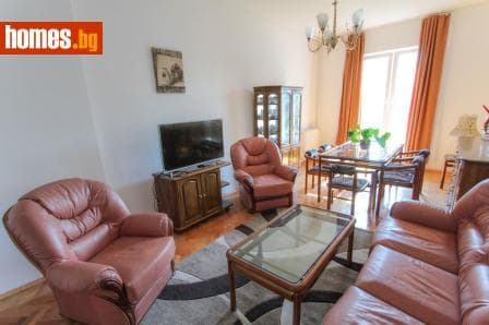 Тристаен, 102m²