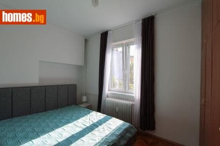 Тристаен, 102m²