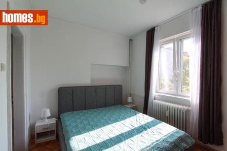 Тристаен, 102m²
