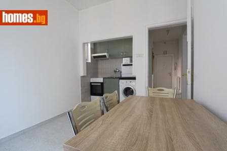 Тристаен, 102m²