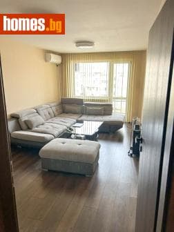 Тристаен, 76m²