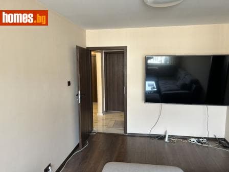 Тристаен, 76m²