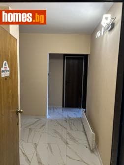 Тристаен, 76m²