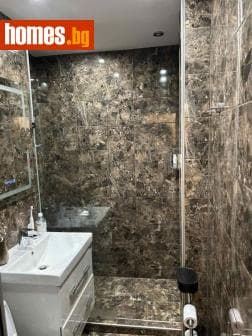 Тристаен, 76m²