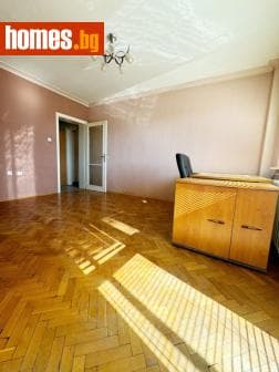 Тристаен, 100m²