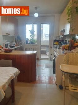 Тристаен, 101m²