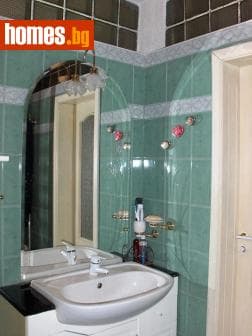 Тристаен, 75m²