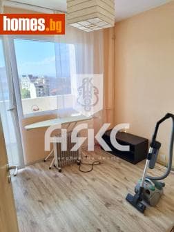 Тристаен, 103m²