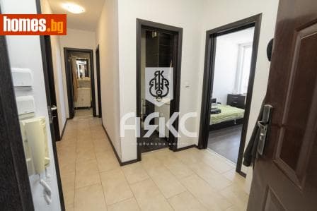 Тристаен, 84m²