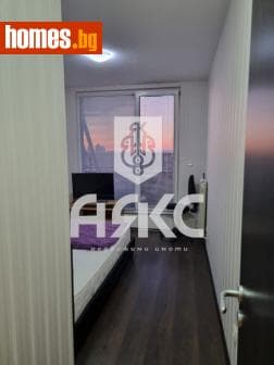 Тристаен, 84m²