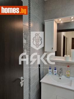 Тристаен, 84m²