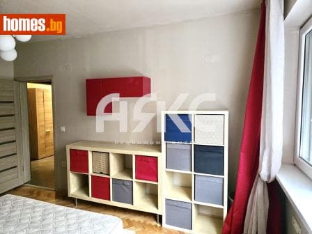 Тристаен, 74m²