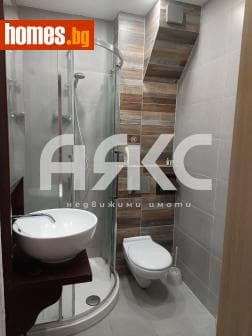 Тристаен, 74m²