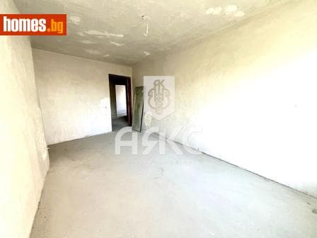 Тристаен, 106m²