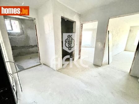 Тристаен, 106m²