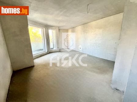Тристаен, 106m²