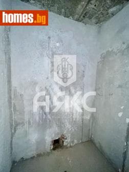 Тристаен, 106m²