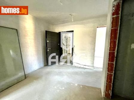 Тристаен, 106m²