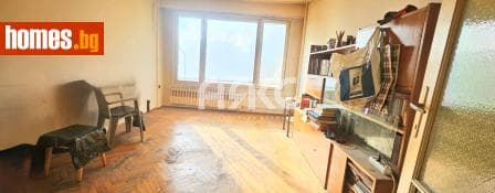 Тристаен, 76m²