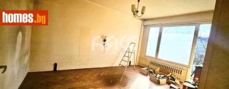 Тристаен, 76m²