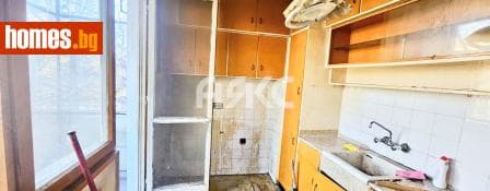 Тристаен, 76m²