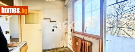 Тристаен, 76m²