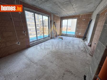 Тристаен, 142m²