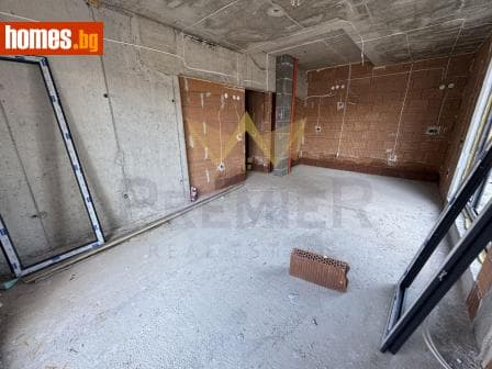 Тристаен, 142m²