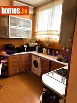 Тристаен, 104m²