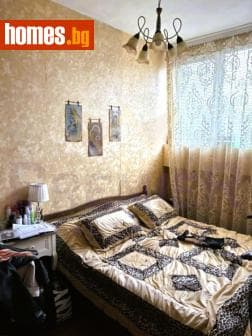 Тристаен, 104m²