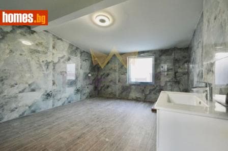 Тристаен, 120m²