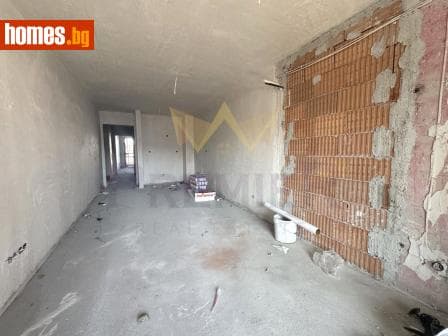 Тристаен, 121m²