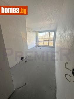 Тристаен, 121m²