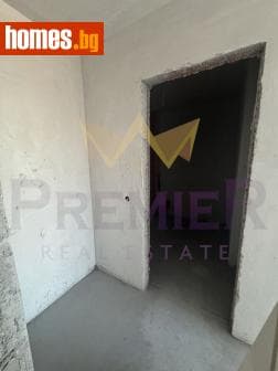 Тристаен, 121m²
