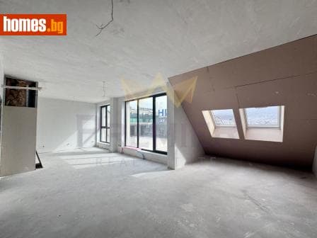 Тристаен, 201m²