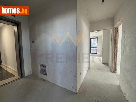 Тристаен, 126m²