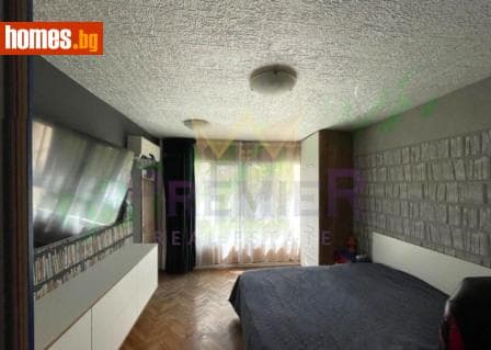 Тристаен, 80m²