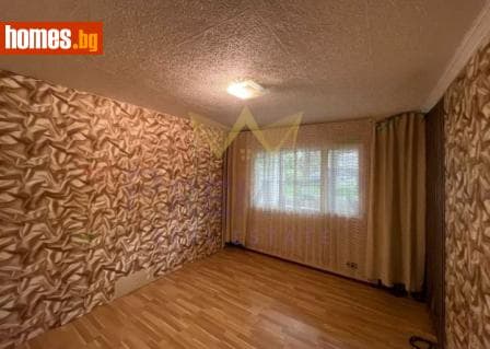 Тристаен, 80m²